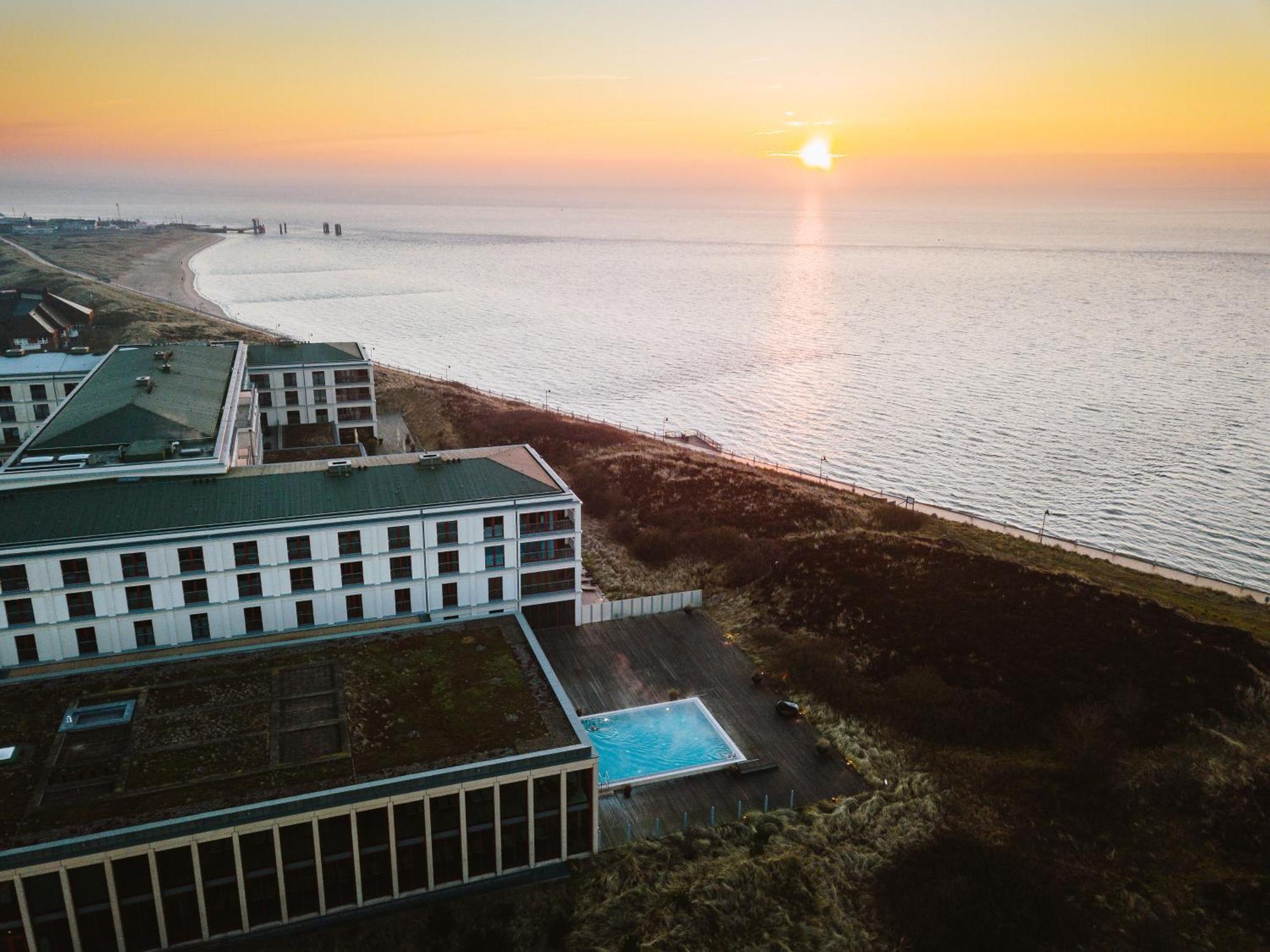 Hotel A-Rosa Sylt List Zewnętrze zdjęcie Aerial view of the hotel