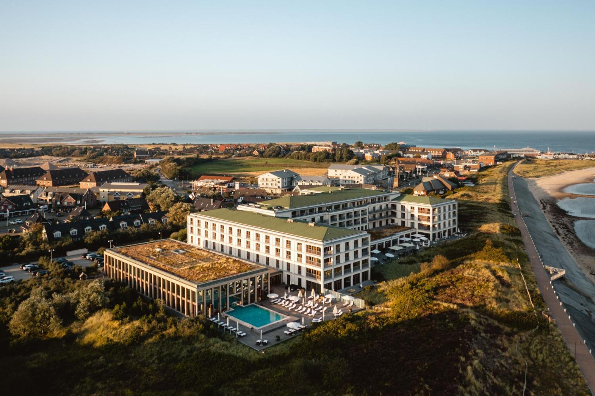 Hotel A-Rosa Sylt List Zewnętrze zdjęcie Aerial view of the hotel