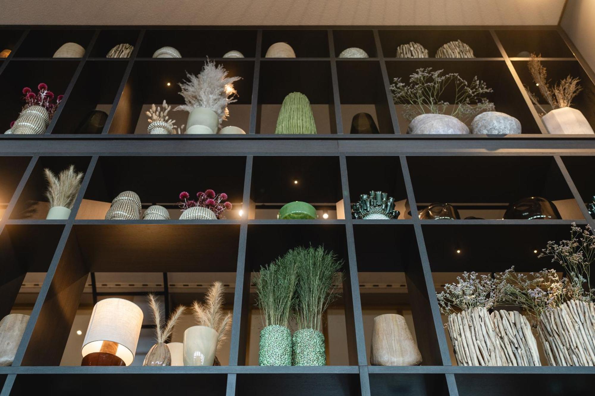 Hotel A-Rosa Sylt List Zewnętrze zdjęcie A selection of vases