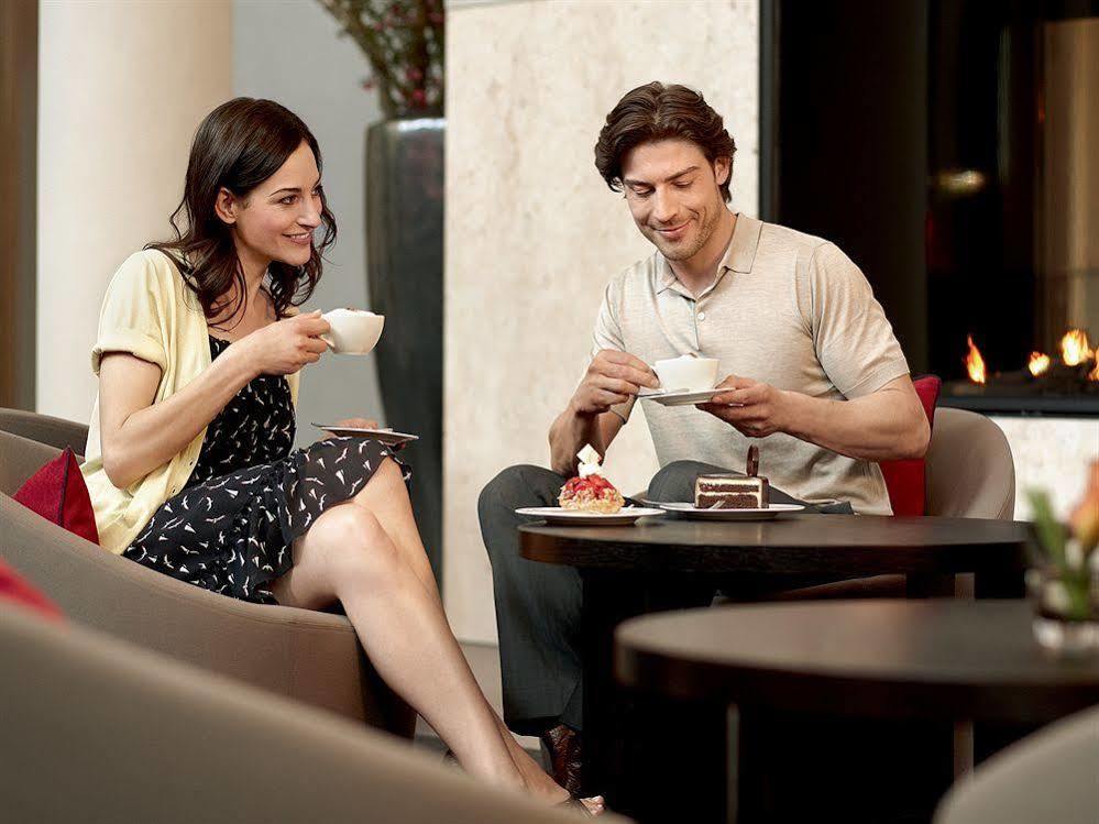Hotel A-Rosa Sylt List Zewnętrze zdjęcie A couple drinking coffee